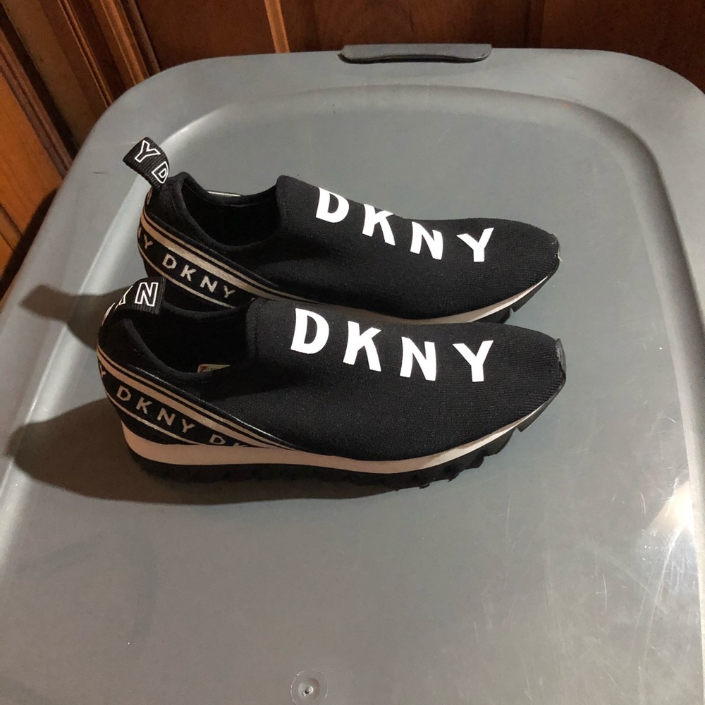 DKNY Women’s sneaker